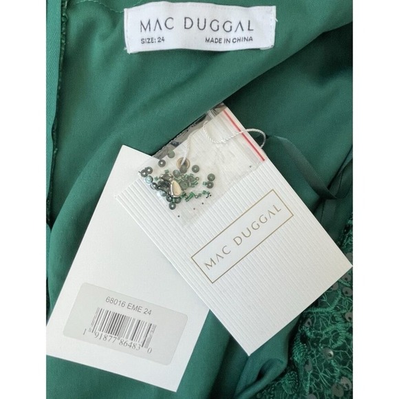 Mac Duggal #68016 Emerald Green Beaded Embroidery Illusion Sleeve Dress Size 24 - Picture 6 of 7
